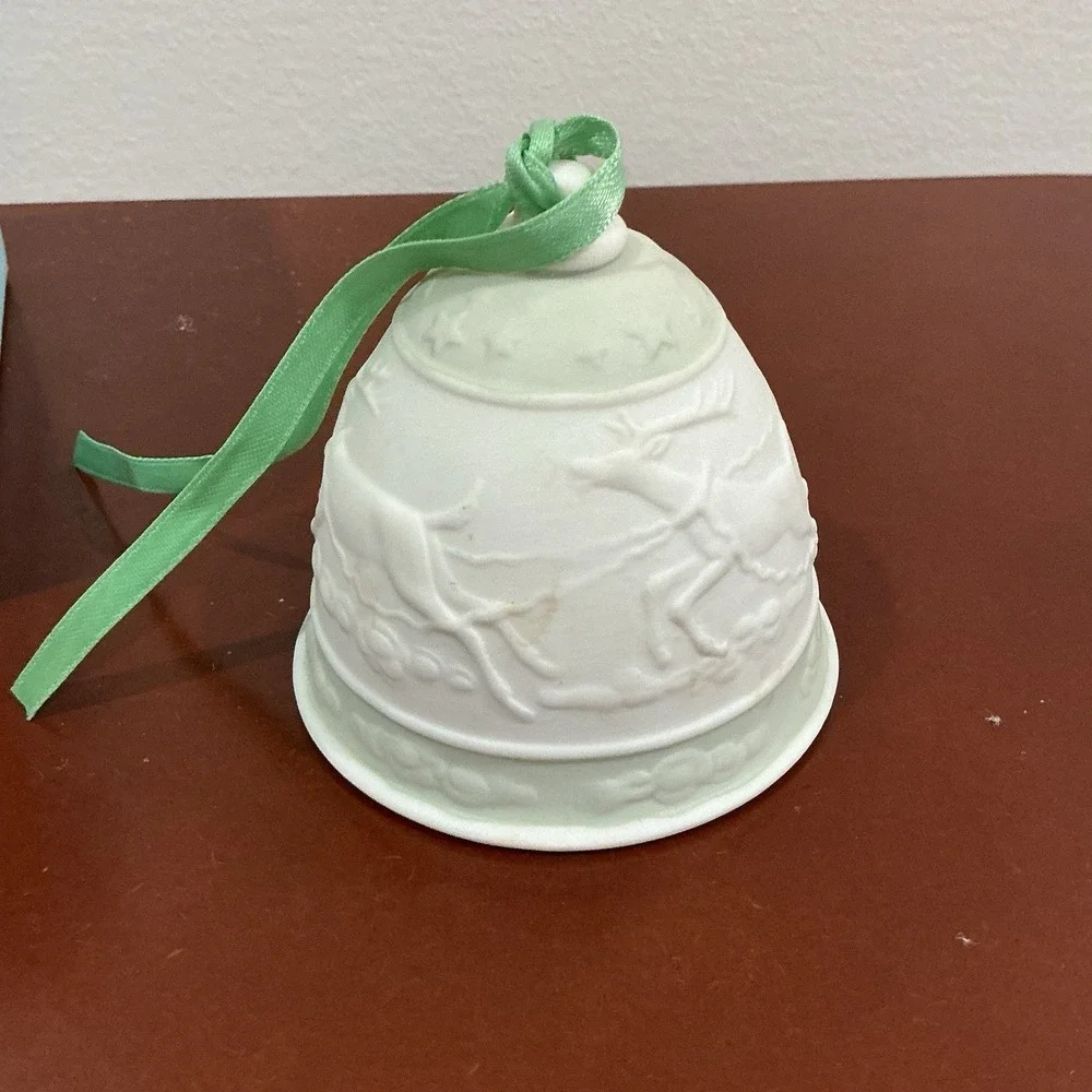 Vintage Lladro Porcelain Bell 1988 Ornament Retired #5525 Santa Sleigh‎ Reindeer